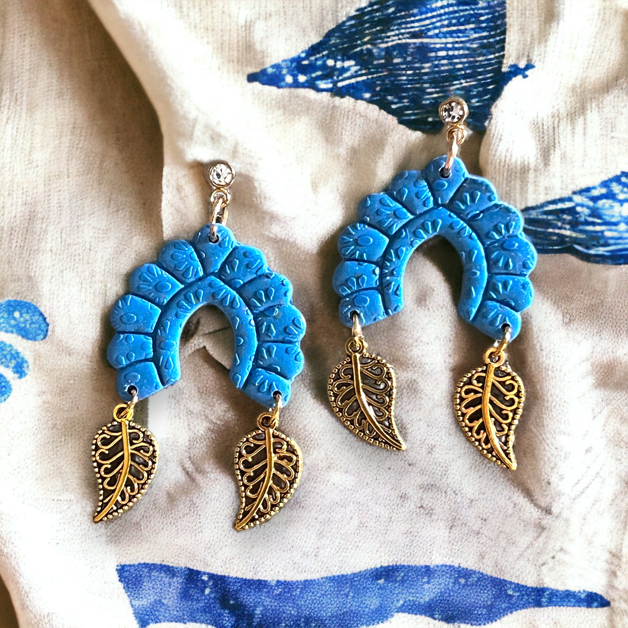 Blue Bubble V Shape Leafy Dangle Earrings